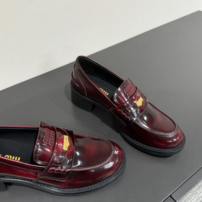 LOAFER WITH GOLD COIN IN CRIMSON GLOSSY CALFSKIN