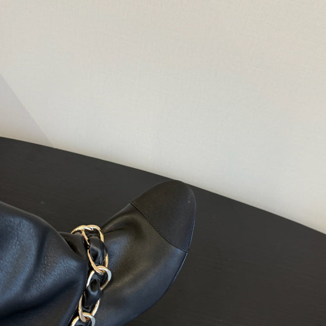 CC BOOTS IN BLACK CALFSKIN WITH CHAIN