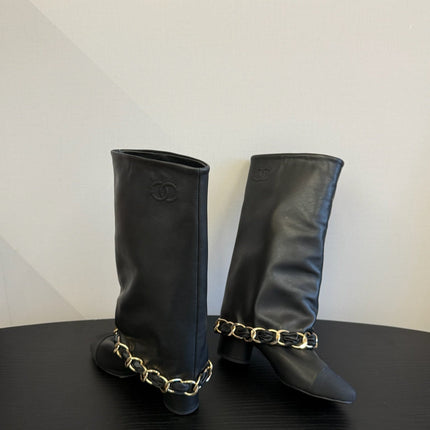 CC BOOTS IN BLACK CALFSKIN WITH CHAIN
