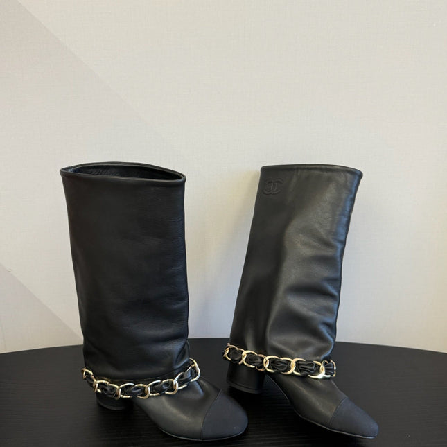 CC BOOTS IN BLACK CALFSKIN WITH CHAIN