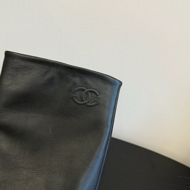 CC BOOTS IN BLACK CALFSKIN WITH CHAIN