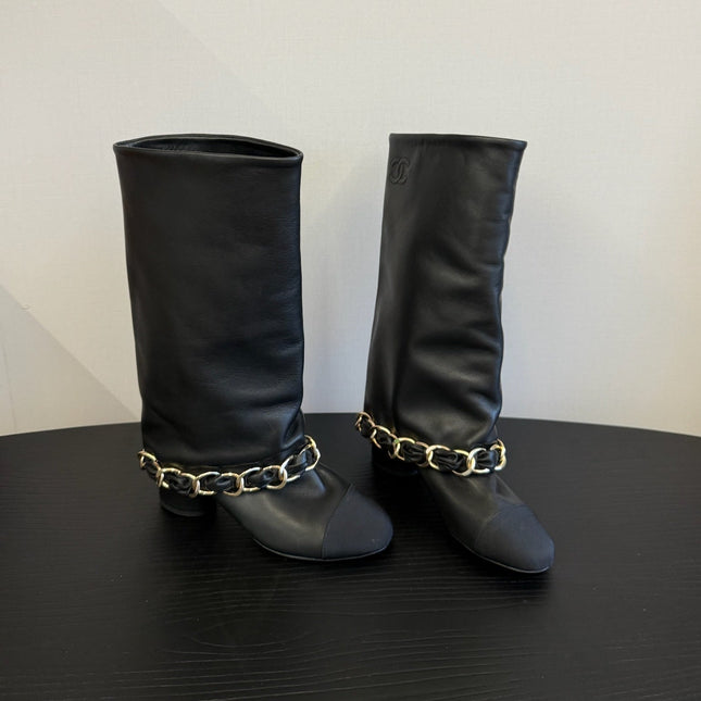CC BOOTS IN BLACK CALFSKIN WITH CHAIN