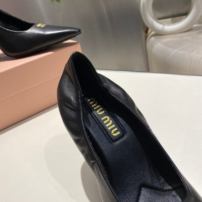 POINTED-TOE HIGH HEEL PUMPS IN BLACK SMOOTH LAMBSKIN