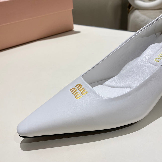 POINTED-TOE MID HEEL PUMPS IN WHITE SMOOTH LAMBSKIN