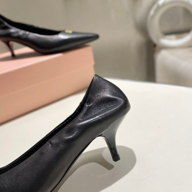 POINTED-TOE MID HEEL PUMPS IN BLACK SMOOTH LAMBSKIN