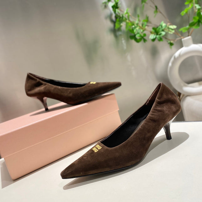 POINTED-TOE MID HEEL PUMPS IN CHOCOLATE SUEDE