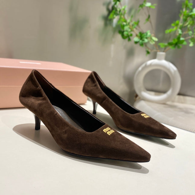 POINTED-TOE MID HEEL PUMPS IN CHOCOLATE SUEDE