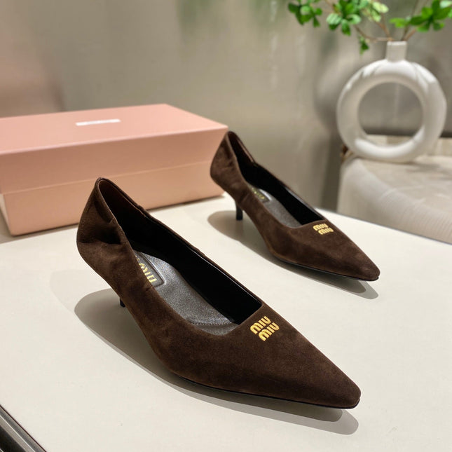 POINTED-TOE MID HEEL PUMPS IN CHOCOLATE SUEDE
