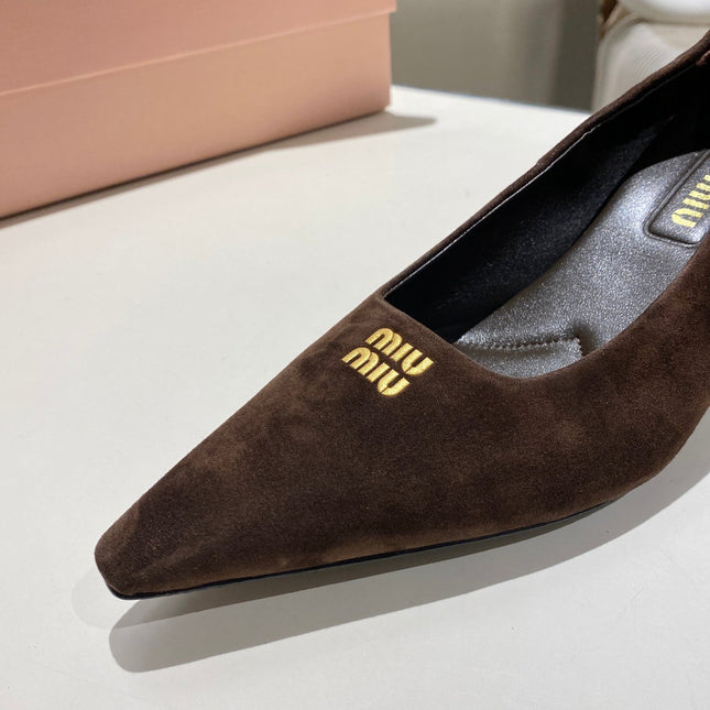POINTED-TOE MID HEEL PUMPS IN CHOCOLATE SUEDE
