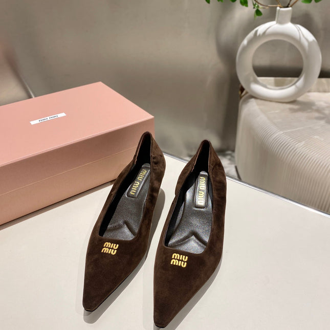 POINTED-TOE MID HEEL PUMPS IN CHOCOLATE SUEDE