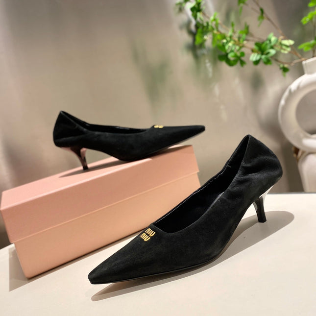 POINTED-TOE MID HEEL PUMPS IN BLACK SUEDE
