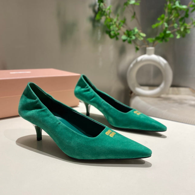 POINTED-TOE MID HEEL PUMPS IN GREEN SUEDE