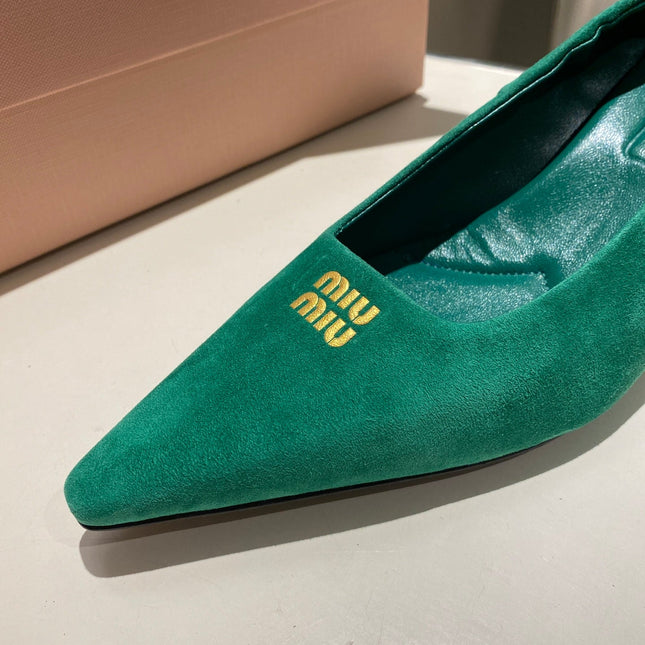 POINTED-TOE MID HEEL PUMPS IN GREEN SUEDE