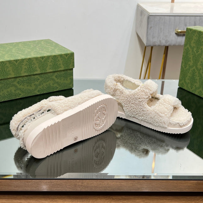 DAD SANDALS IN WHITE FLEECE WITH GOLD HARDWARE