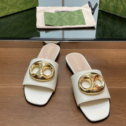 FLAT MULE IN WHITE CALFSKIN WITH GOLD HARDWARE