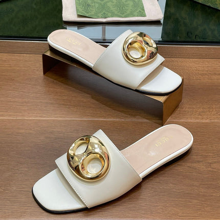 FLAT MULE IN WHITE CALFSKIN WITH GOLD HARDWARE