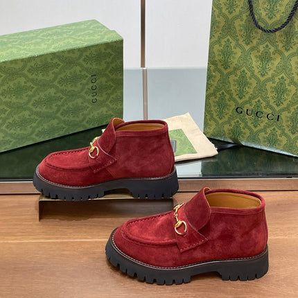 GG WOMEN'S HORSEBIT ANKLE BOOTS 4.5CM IN RED SUEDE