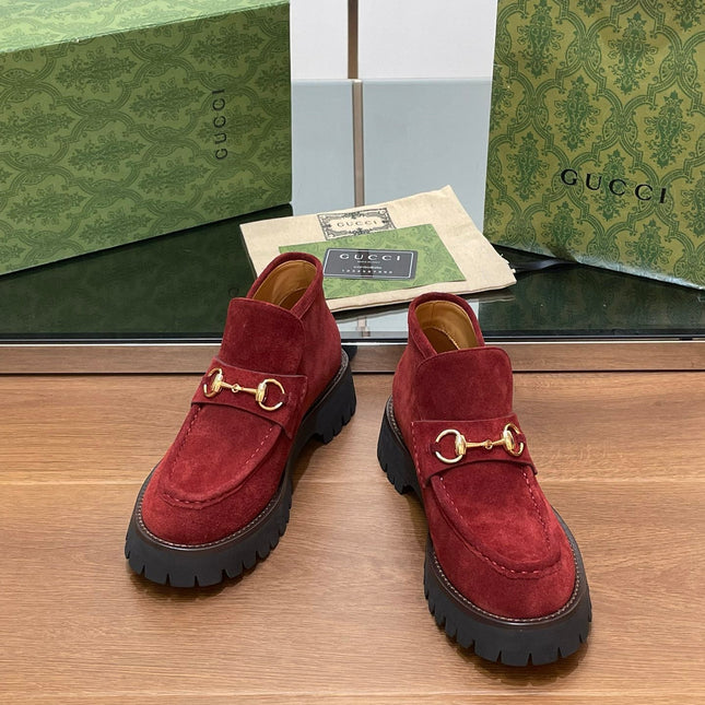 GG WOMEN'S HORSEBIT ANKLE BOOTS 4.5CM IN RED SUEDE