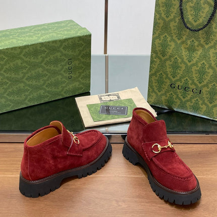 GG WOMEN'S HORSEBIT ANKLE BOOTS 4.5CM IN RED SUEDE