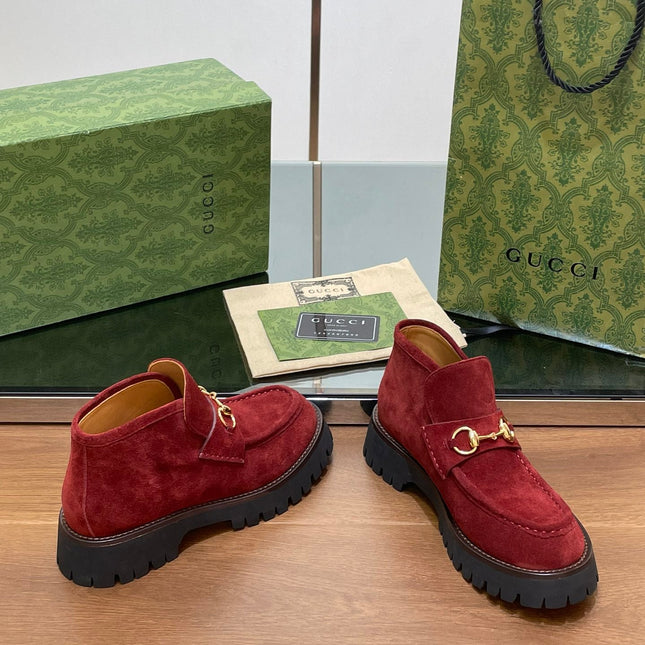 GG WOMEN'S HORSEBIT ANKLE BOOTS 4.5CM IN RED SUEDE