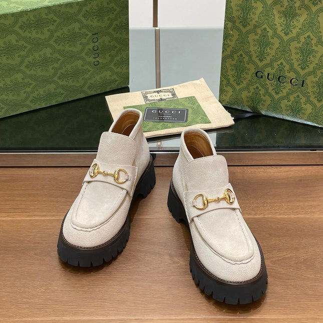 GG WOMEN'S HORSEBIT ANKLE BOOTS 4.5CM IN WHITE SUEDE