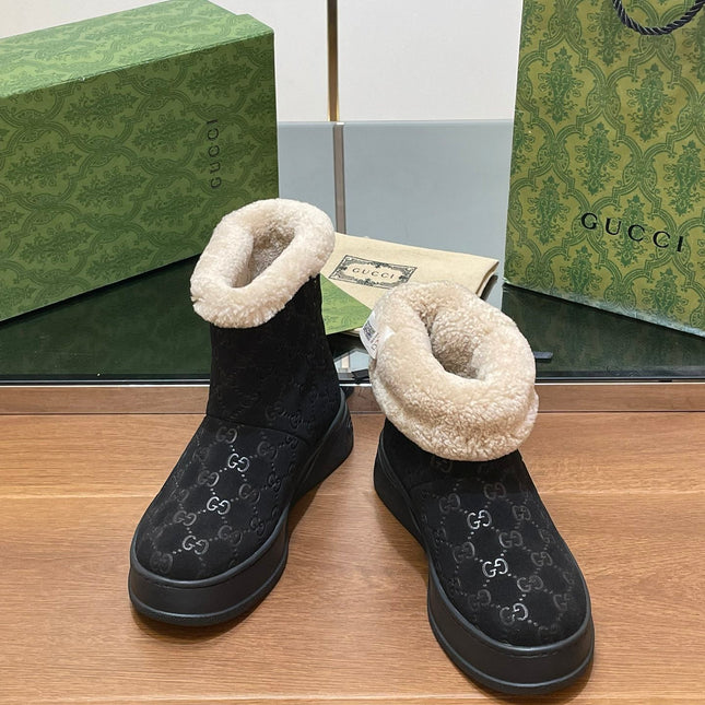 GG SNOW BOOTS IN BLACK EMBOSSED SUEDE AND BEIGE WOOL LINING