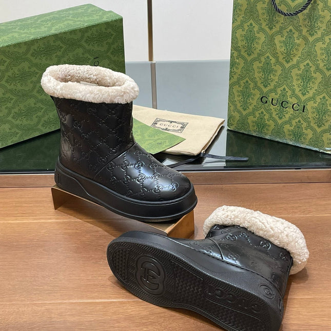 GG SNOW BOOTS IN BLACK EMBOSSED DEERSKIN AND BEIGE WOOL LINING