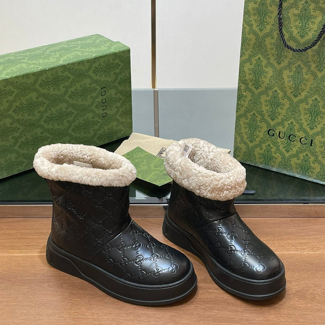 GG SNOW BOOTS IN BLACK EMBOSSED DEERSKIN AND BEIGE WOOL LINING