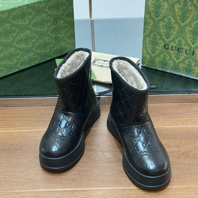 GG UGG BOOTS IN BLACK EMBOSSED DEERSKIN AND BEIGE WOOL LINING