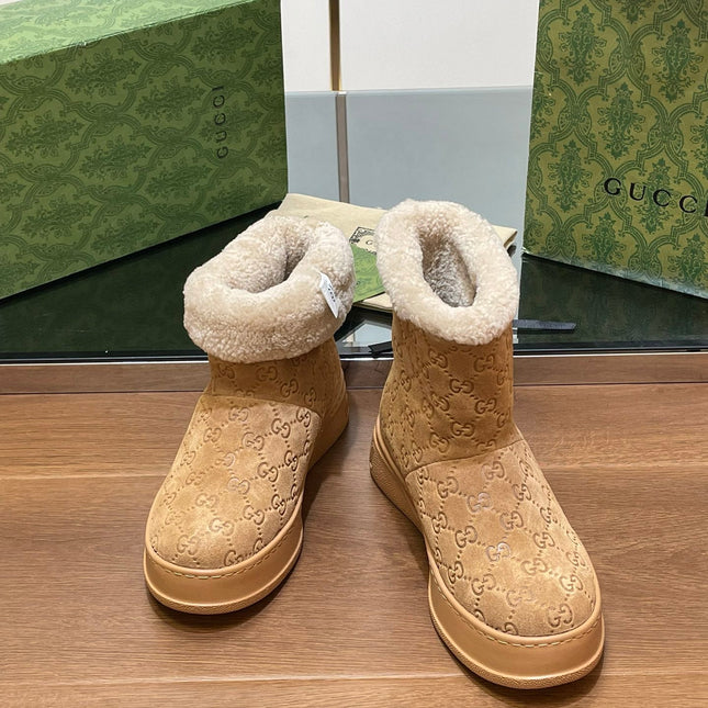 GG SNOW BOOTS IN CIDER BROWN EMBOSSED SUEDE AND BEIGE WOOL LINING