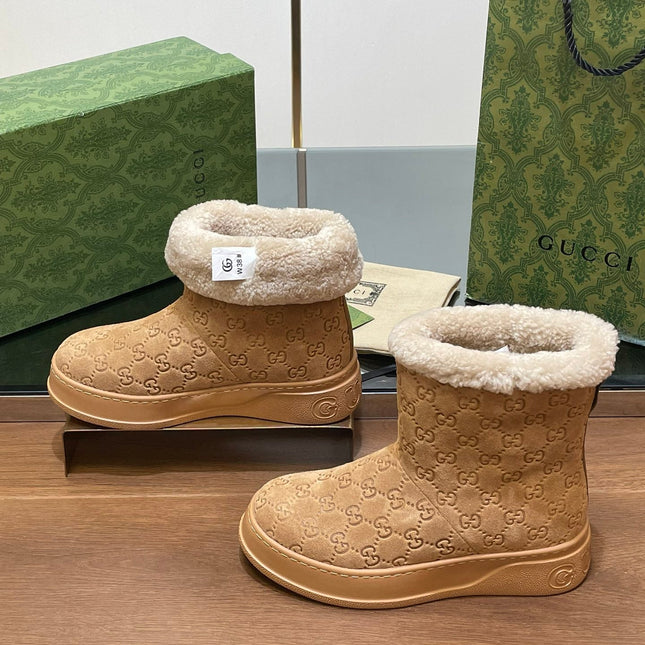 GG SNOW BOOTS IN CIDER BROWN EMBOSSED SUEDE AND BEIGE WOOL LINING