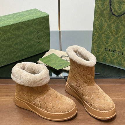 GG SNOW BOOTS IN CIDER BROWN EMBOSSED SUEDE AND BEIGE WOOL LINING