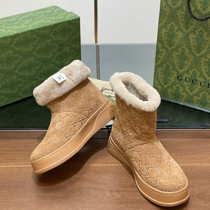 GG SNOW BOOTS IN CIDER BROWN EMBOSSED SUEDE AND BEIGE WOOL LINING