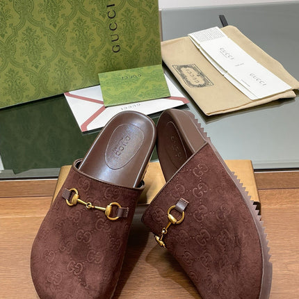 GG HORSEBIT MULE IN CHOCOLATE BROWN EMBOSSED SUEDE AND SHEEPSKIN LINING