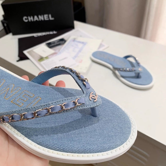THONG SLIPPERS IN LIGHT BLUE DENIM