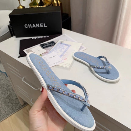 THONG SLIPPERS IN LIGHT BLUE DENIM