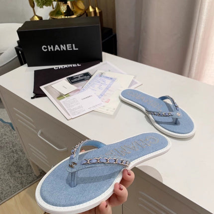 THONG SLIPPERS IN LIGHT BLUE DENIM
