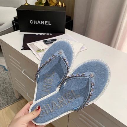 THONG SLIPPERS IN LIGHT BLUE DENIM