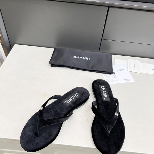 THONG SLIPPERS IN BLACK VELVET