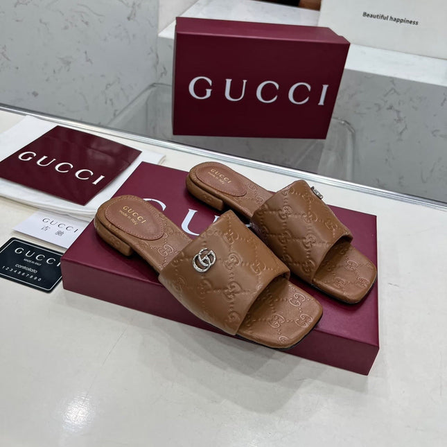 GG CASUAL SLIPPERS IN BROWN CALFSKIN LOGO EMBOSSING