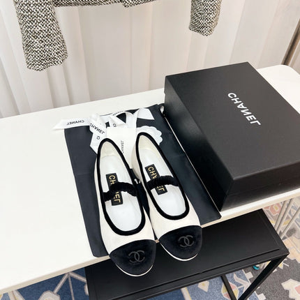 CC MARY JANE FLAT IN WHITE AND BLACK VELVET