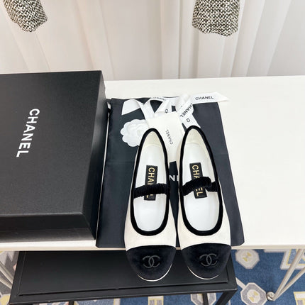 CC MARY JANE FLAT IN WHITE AND BLACK VELVET