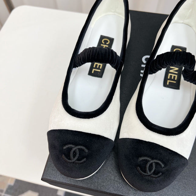 CC MARY JANE FLAT IN WHITE AND BLACK VELVET
