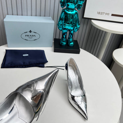 HIGH POINTED-TOE PUMPS IN SILVER GLOSSY CALFSKIN