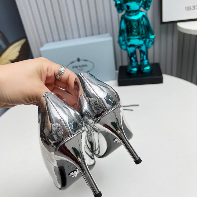 HIGH POINTED-TOE PUMPS IN SILVER GLOSSY CALFSKIN