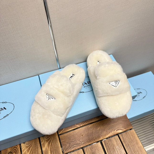 FLAT MULES IN WHITE RABBIT FUR