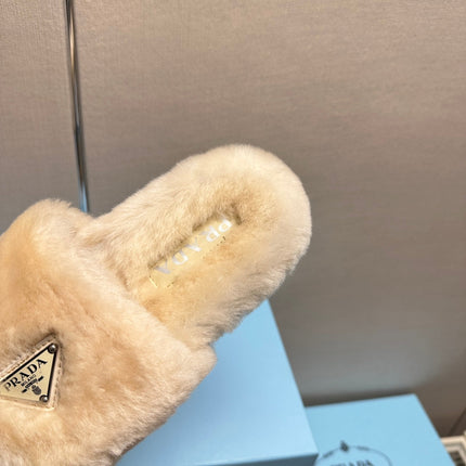 THICK-SOLED FUR SLIDES TUSCAN BEIGE WITH TRIANGLE LOGO