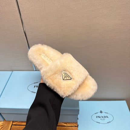 THICK-SOLED FUR SLIDES TUSCAN BEIGE WITH TRIANGLE LOGO