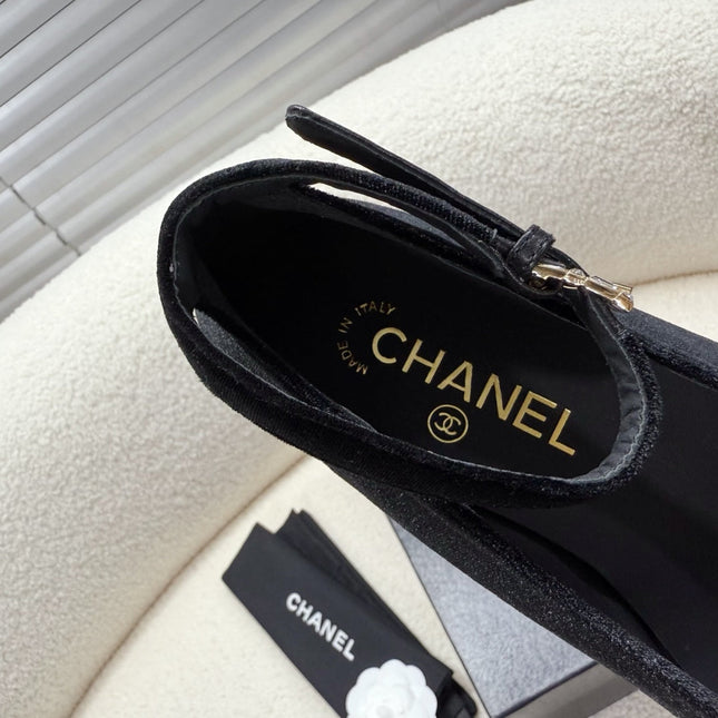 MARY JANE SHOES IN BLACK VELVET