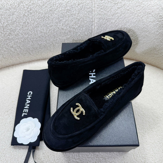 LOAFER IN BLACK SUEDE AND WOOL LINING